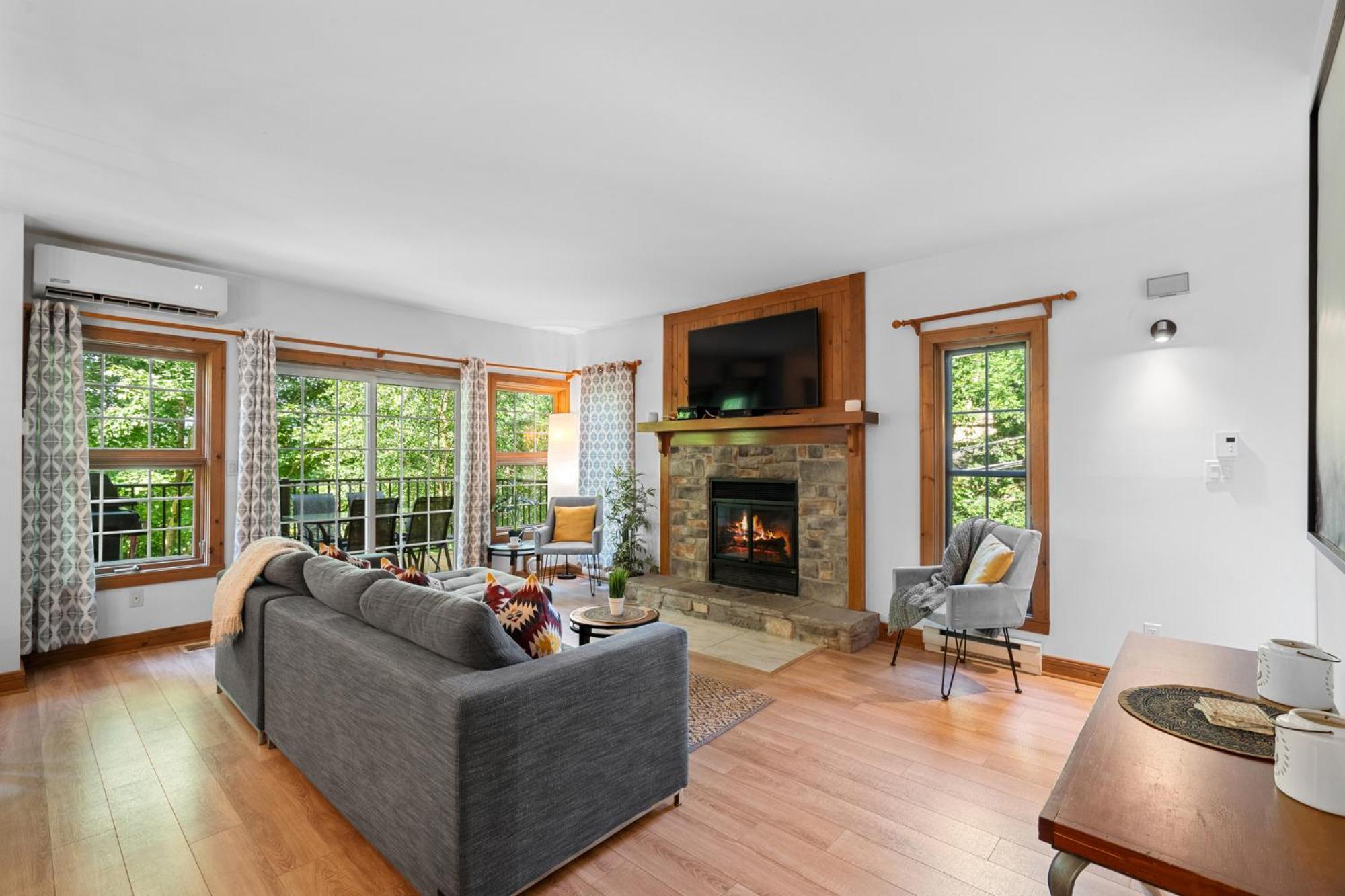 Les Falaises Tremblant - Ski Inout Condo W2Bdrs Mont-Tremblant Eksteriør bilde